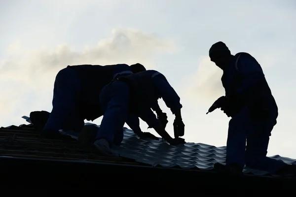 How to Save Money on Roof Replacement & Installing Costs