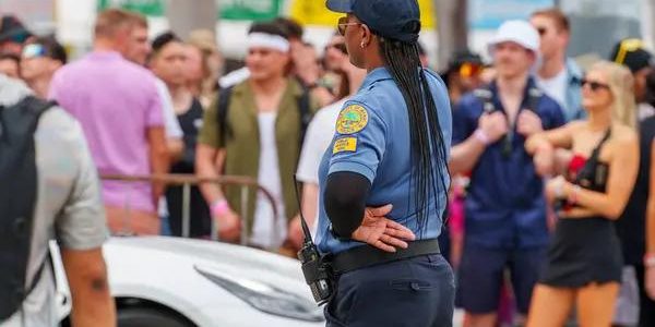 Hawaii Drivers Speak Out on Phone Searches During Traffic Stops
